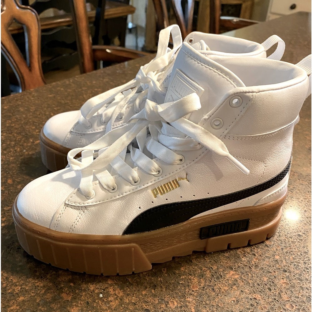 Woman’s Puma Mayze mid platform sneakers